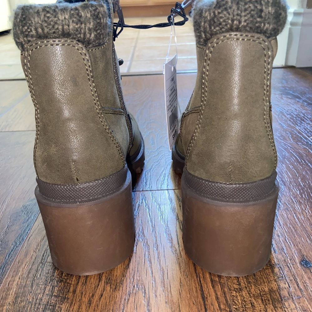 Universal Thread Boots - Picture 2 of 14